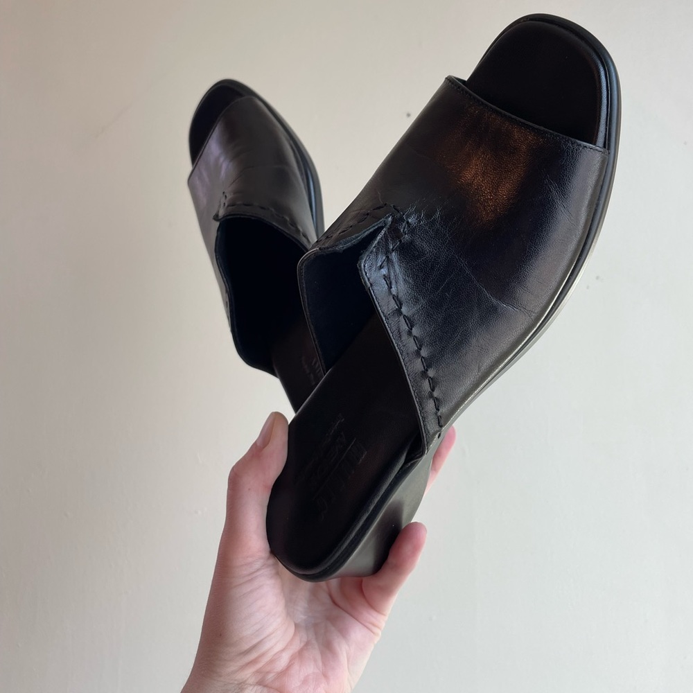 MUNRO |  Women's Slide Sandal Low Wedge Black Leather Open Toe | size 8.5 N